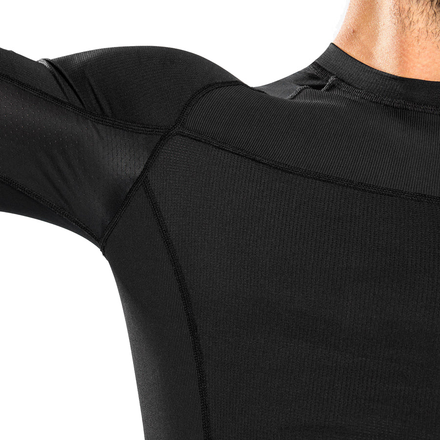 Venum G-Fit Air Long-Sleeve Rashguard. Tyylilkäs musta väri. Kainalo-osa lähikuvassa. pt-combat.fi