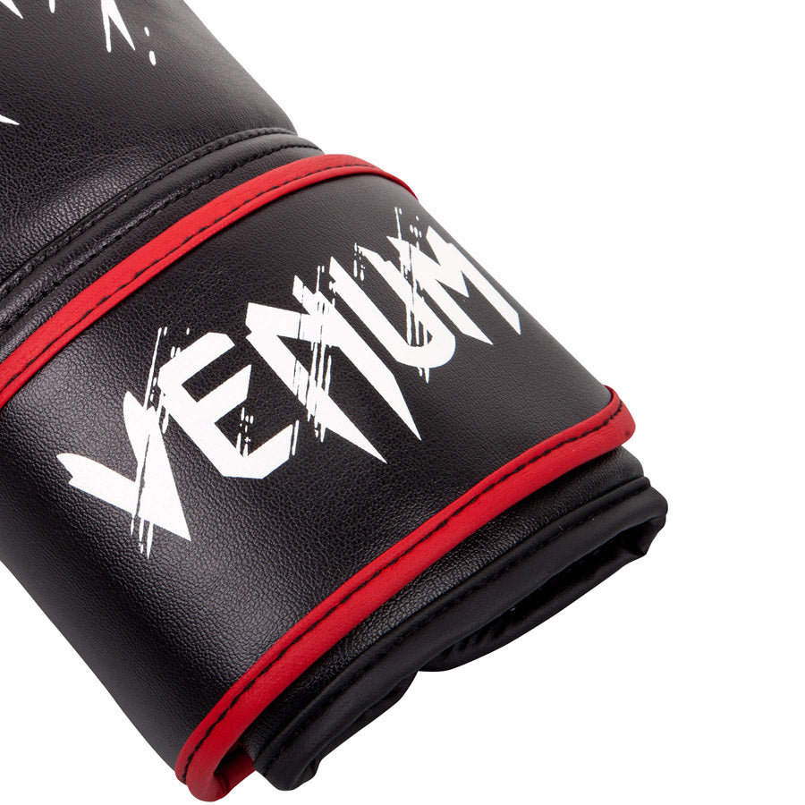 Venum Contender Kids  lasten nyrkkeilyhanskat, musta/valkoinen 8oz