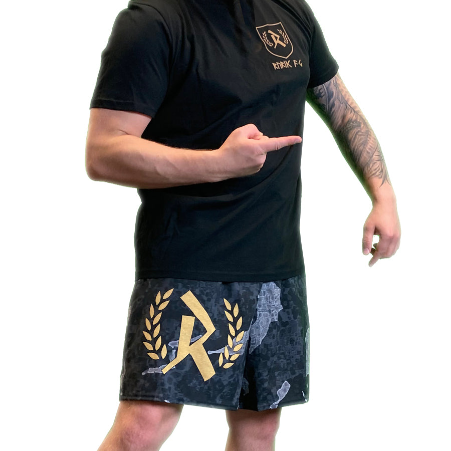 Rurik FG Urban Camo shortsit mallin päällä.
