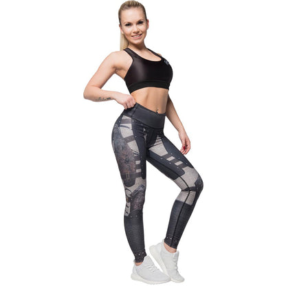 Anarchy Apparel scorpion kompressio  leggingsit. Korkeavyötäröinen malli pysyy nykimättä yllä ja näyttää hyvältä pohjoismaisen naisen päällä. 
